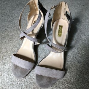 ✨Qupid Nude Heels- Zipper Tassel✨